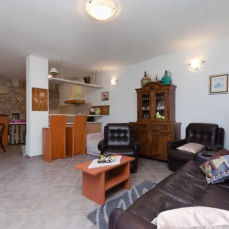 House Ljuba
