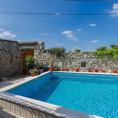 House Ljuba Holiday home